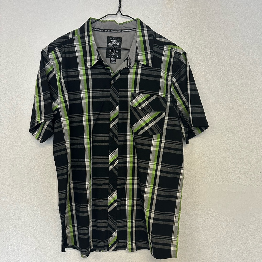 Short sleeve button down one pocket on chest men’s shirt.